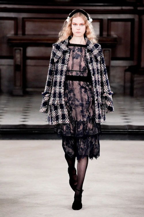 2021-2022年服裝設計元素分析 新式格紋、運動風向、復古穿搭與首飾潮流