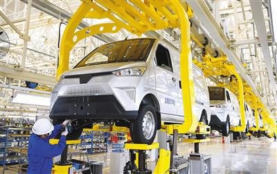 我國汽車產(chǎn)業(yè)金秋再傳捷報 新能源汽車產(chǎn)量與整車出口實現(xiàn)高速增長